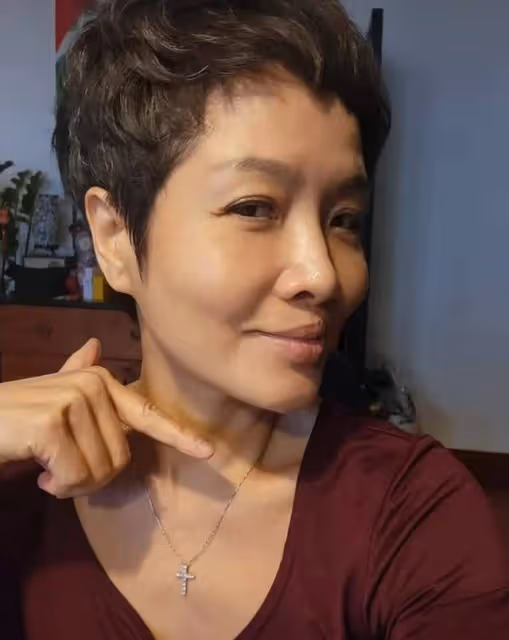 好凍齡！寶佩如曬照宣布登六，曾因車禍毀容致不育老公仍不離不棄