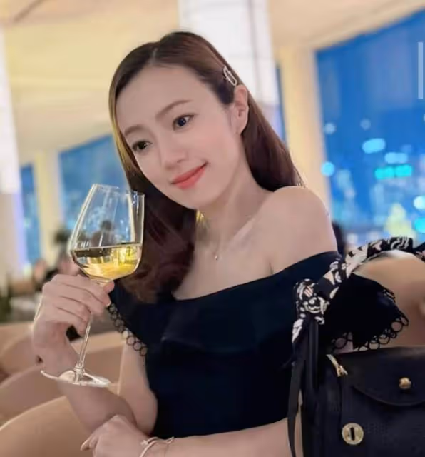 恩愛!前TVB小花與大10歲老公慶生,結婚14年二人有共識不生子