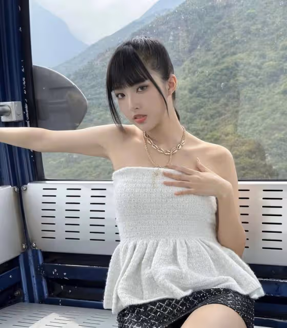 21歲香港女歌手發文怒斥被人性騷擾,被當眾抓屁股,卻無能為力