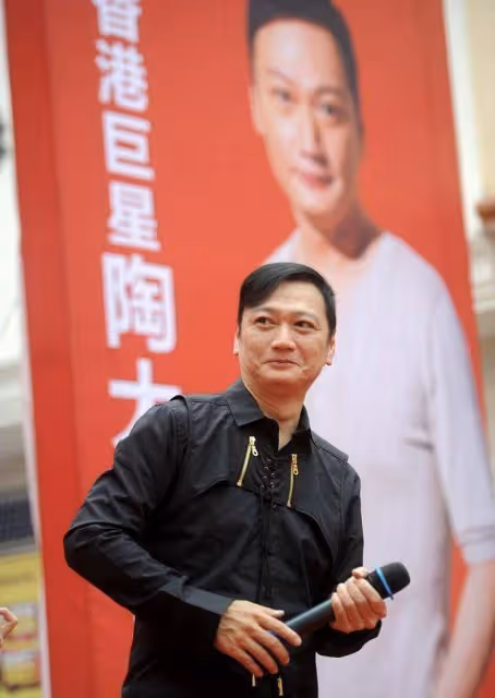 TVB前一線小生再憑金曲火出圈！婚內曾出軌女演員，形象跌落谷底