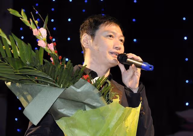 TVB前一線小生再憑金曲火出圈!婚內曾出軌女演員,形象跌落谷底