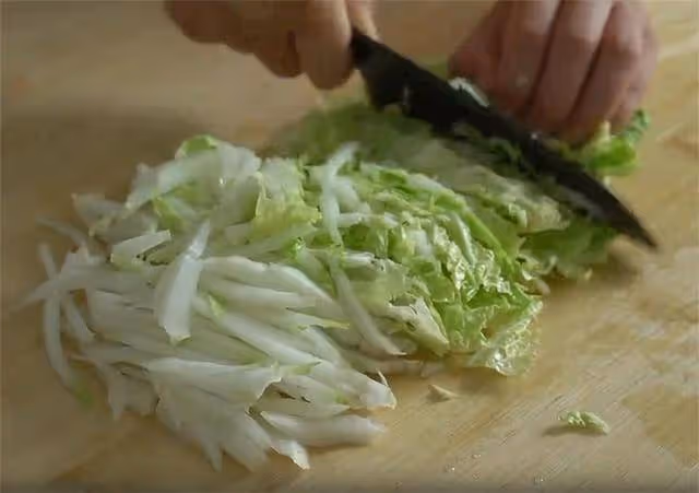 冬天最愛喝這碗湯,4塊錢能做一大鍋,飯前一人一碗,營養又開胃