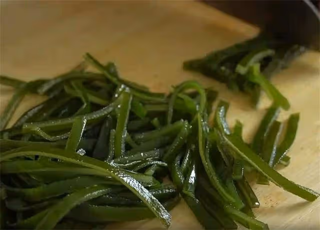 冬天最愛喝這碗湯,4塊錢能做一大鍋,飯前一人一碗,營養又開胃