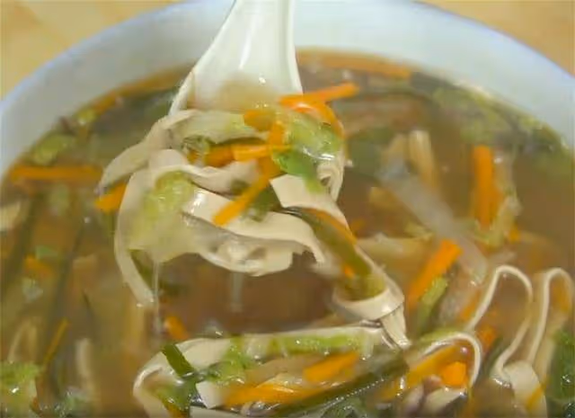 冬天最愛喝這碗湯,4塊錢能做一大鍋,飯前一人一碗,營養又開胃