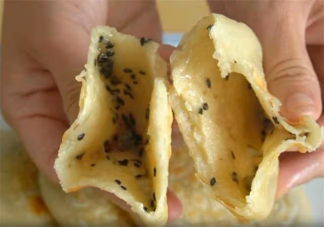 排隊20分鐘才能吃到的糖餅,原來做法很簡單,比油炸糕好吃多了