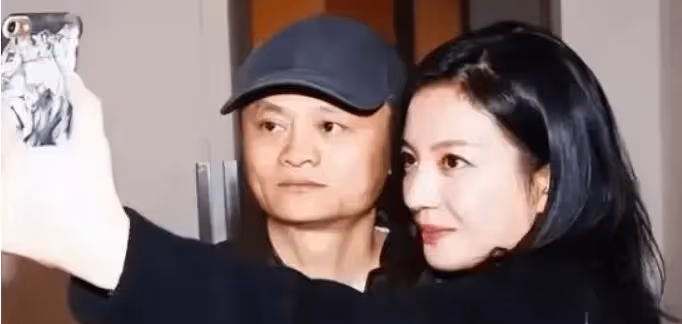 48歲趙薇近照曝光:面相刻薄像換了個人,當初嫁給黃曉明就好了