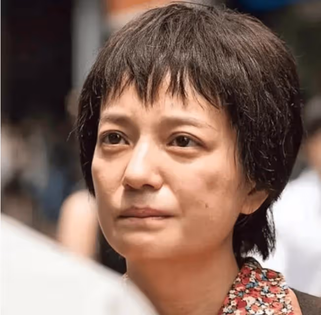 48歲趙薇近照曝光:面相刻薄像換了個人,當初嫁給黃曉明就好了