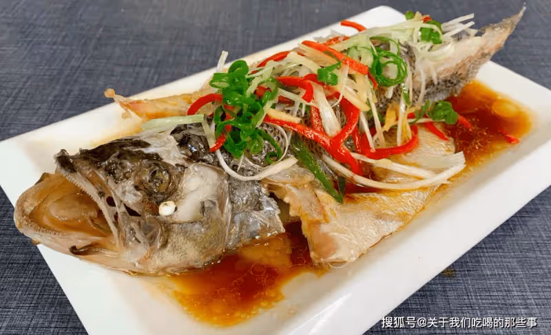 蒸鱸魚時,不要放料酒,牢記「4要點」,魚肉鮮美不腥,還特別嫩