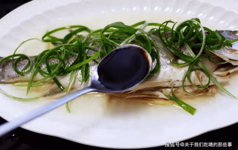 蒸鱸魚時,不要放料酒,牢記「4要點」,魚肉鮮美不腥,還特別嫩