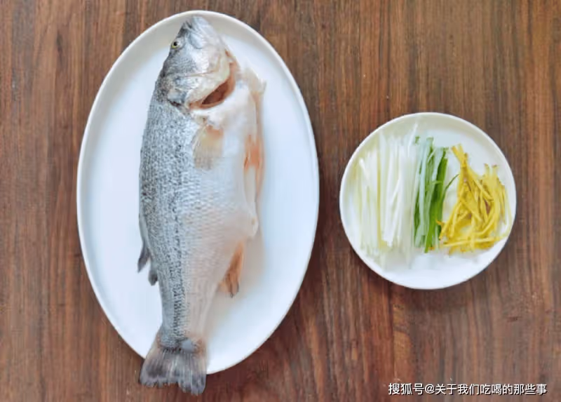 蒸鱸魚時,不要放料酒,牢記「4要點」,魚肉鮮美不腥,還特別嫩