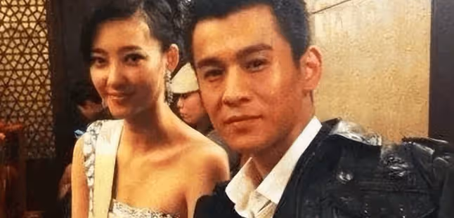 王麗坤與喬振宇同居8年,把最好的青春都給了他,他卻轉身與別人結婚