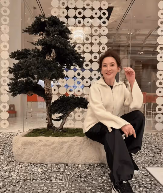 61歲龔慈恩獲封不老女神,與黃日華虐戀無果,兩段婚姻以失敗告終