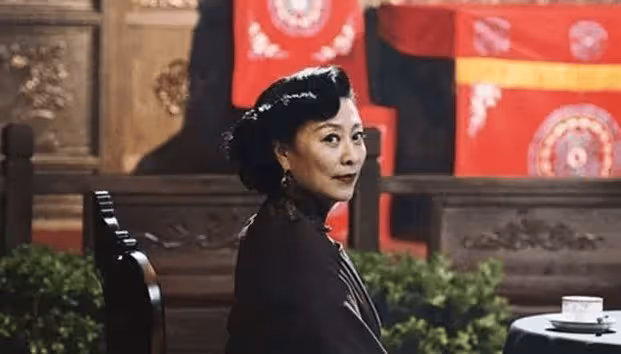 她是最慘影后,生下女兒後患癌被丈夫拋棄,如今女兒被張嘉譯帶紅