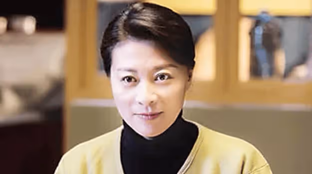 她是最慘影后，生下女兒後患癌被丈夫拋棄，如今女兒被張嘉譯帶紅