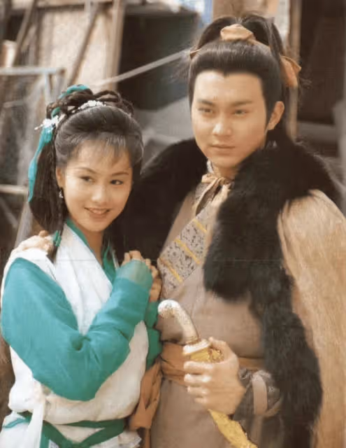 為娶小29歲小三,拋棄相伴23年妻子,兒子自殺後她讓小三付出代價