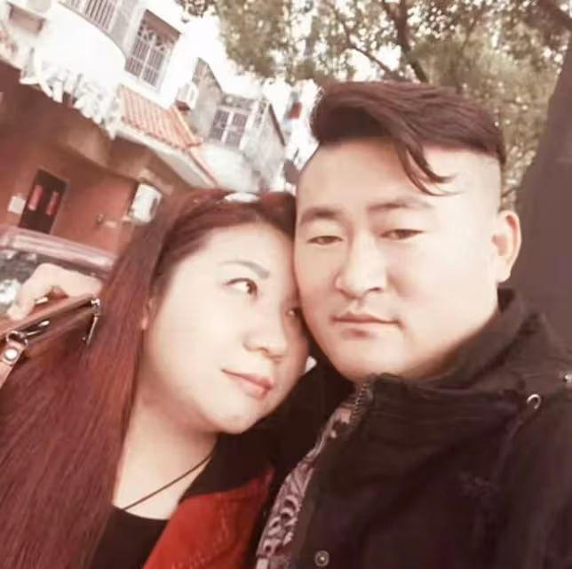 顏十六老婆真容曝光!曾是寵妻狂魔,父親生病變傻,求人帶他出國