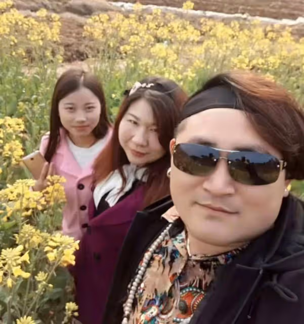 顏十六老婆真容曝光!曾是寵妻狂魔,父親生病變傻,求人帶他出國