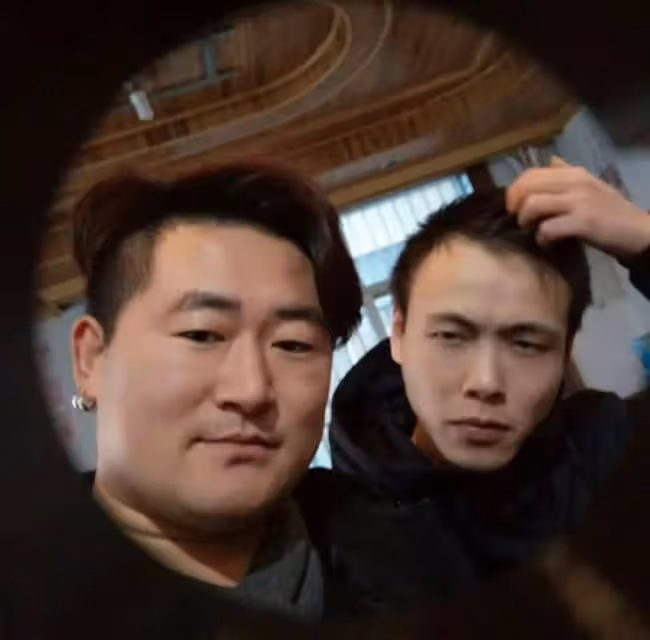 顏十六老婆真容曝光!曾是寵妻狂魔,父親生病變傻,求人帶他出國