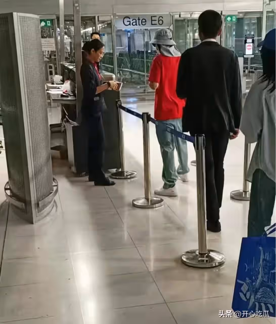 好消息!王星和女友嘉嘉現身泰國機場,被護送到上海,平安歸國!