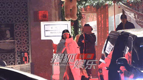 萬人迷陳好一家五口吃火鍋,兩個女兒非常漂亮,兒子胖乎乎很可愛