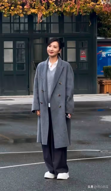 萬人迷陳好一家五口吃火鍋,兩個女兒非常漂亮,兒子胖乎乎很可愛