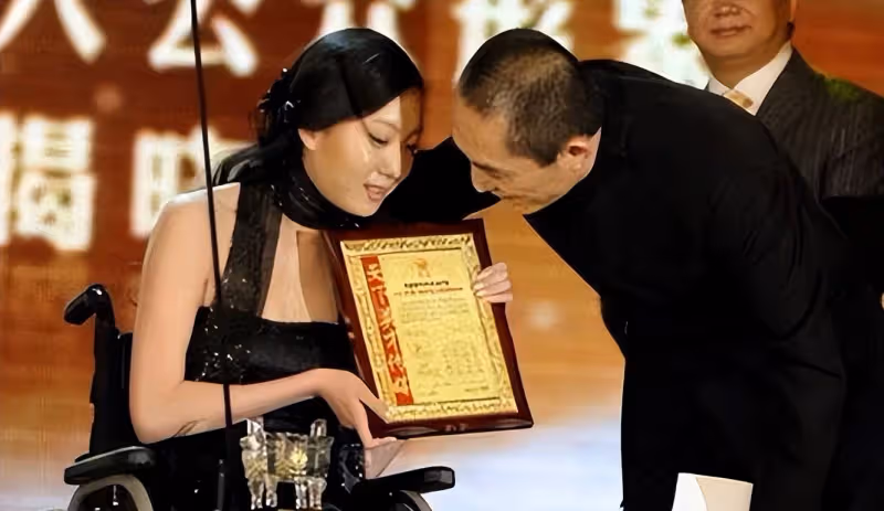 張藝謀:我最愧疚的不是鞏俐,更不是陳婷,而是為我終身癱瘓的她