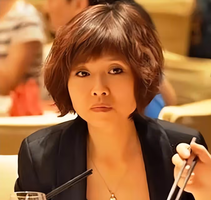原來她就是陪伴刀郎30年的妻子,難怪刀郎會以這種方式,再登神壇