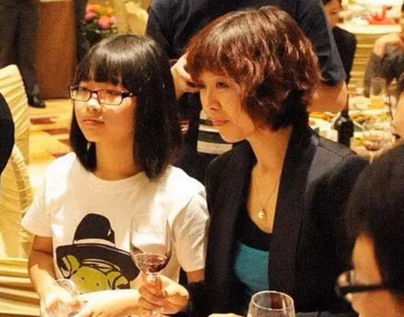 原來她就是陪伴刀郎30年的妻子，難怪刀郎會以這種方式，再登神壇