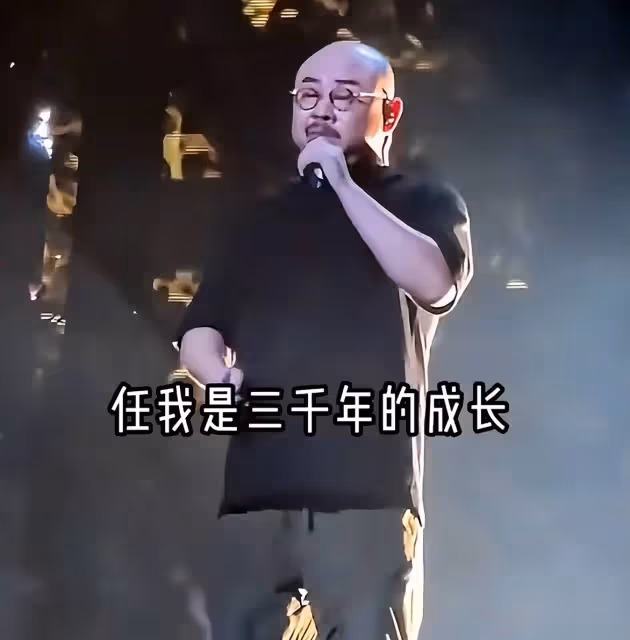 原來她就是陪伴刀郎30年的妻子,難怪刀郎會以這種方式,再登神壇