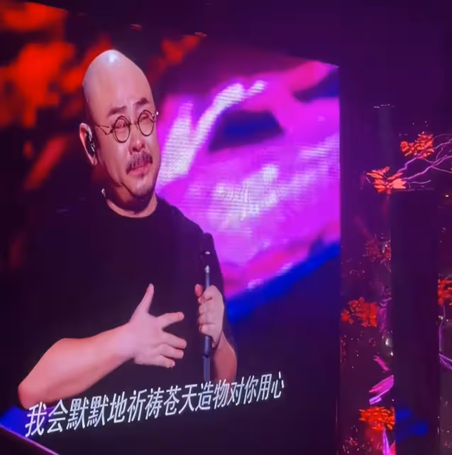 原來她就是陪伴刀郎30年的妻子,難怪刀郎會以這種方式,再登神壇