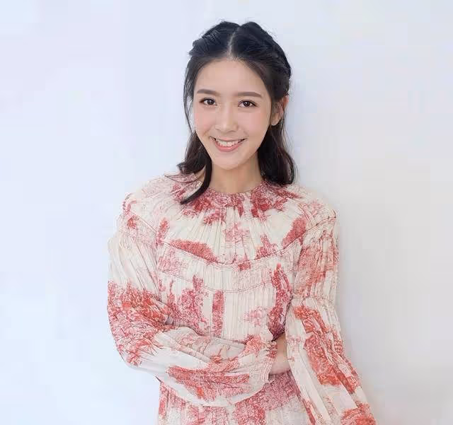 香港知名女星承認小產,身體已恢復健康,和老公有計劃再生第三胎