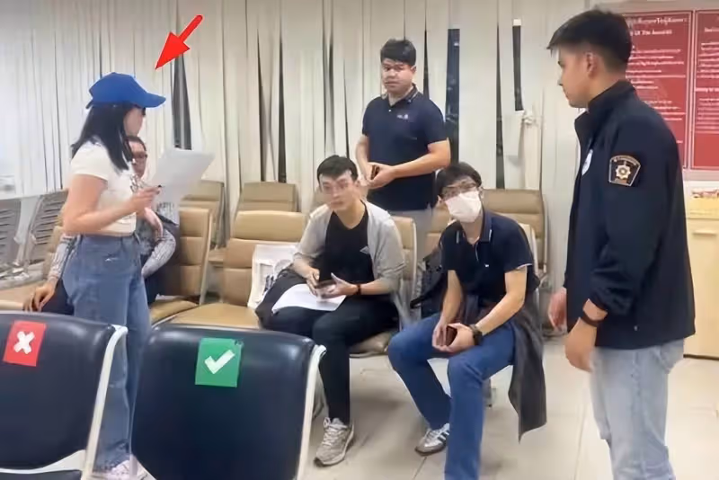 大喜訊,王星終於回國了!穿大紅色T恤洗霉運,泰警全程保駕護航