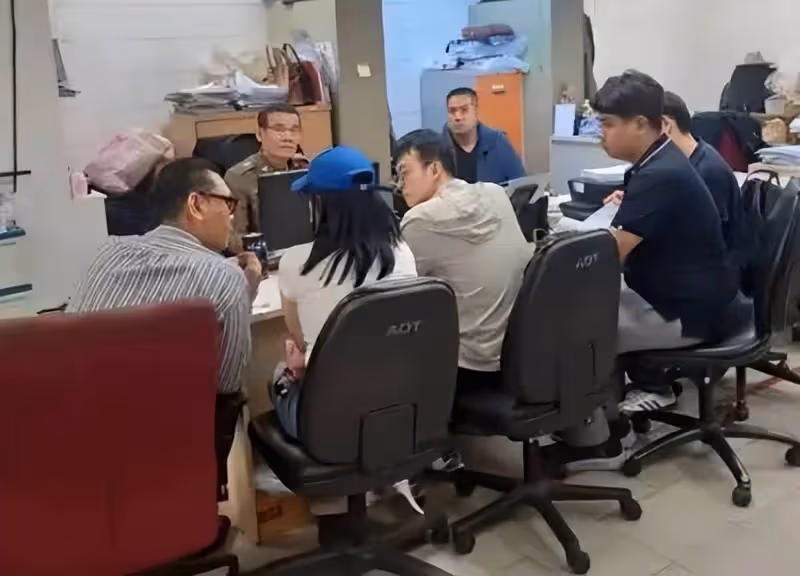 大喜訊,王星終於回國了!穿大紅色T恤洗霉運,泰警全程保駕護航