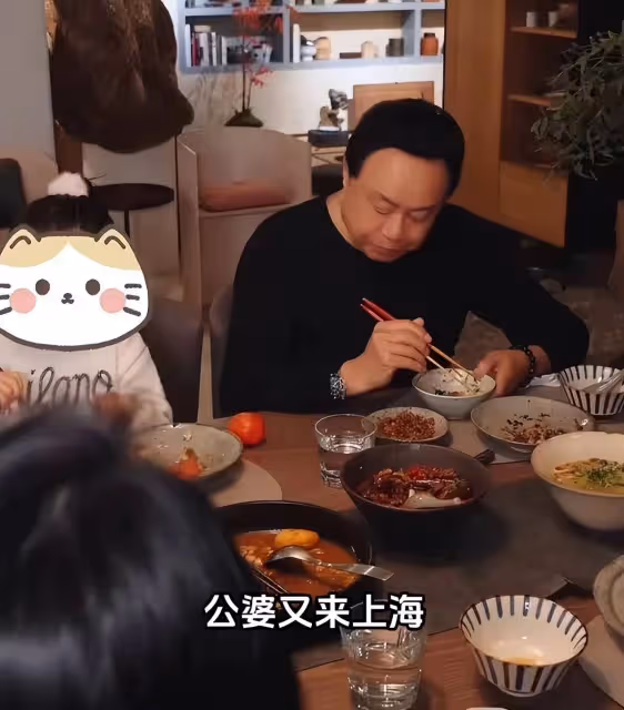 伊能靜公婆到上海看米粒,家裡冷要穿棉拖鞋,爺孫牽手散步好暖心