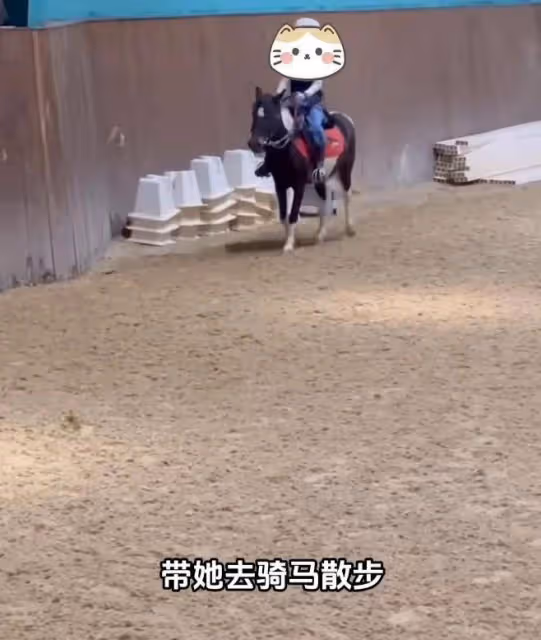 伊能靜公婆到上海看米粒,家裡冷要穿棉拖鞋,爺孫牽手散步好暖心
