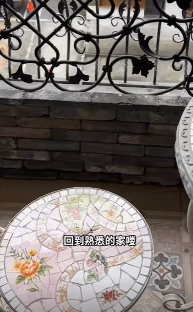 伊能靜兒子去庾澄慶家做客,92歲奶奶首出鏡牙齒掉光,和兒媳同住