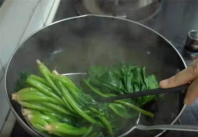 寶寶不愛吃蔬菜,教你一個小妙招,不燉也不炒,孩子吃得很開心