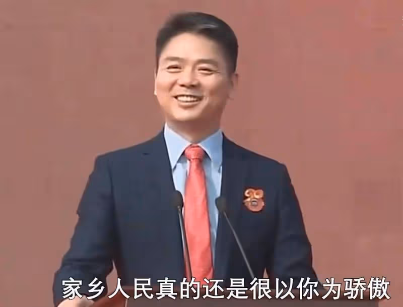 劉強東老家豪宅內景曝光,大鍋煙囪灶台接地氣,劉母親自開門迎客