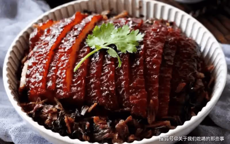 年夜飯「做扣肉」,牢記4點竅門,片片起虎皮,酥爛不膩香氣濃郁
