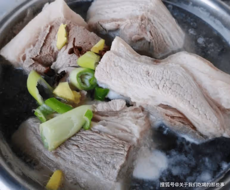 年夜飯「做扣肉」,牢記4點竅門,片片起虎皮,酥爛不膩香氣濃郁