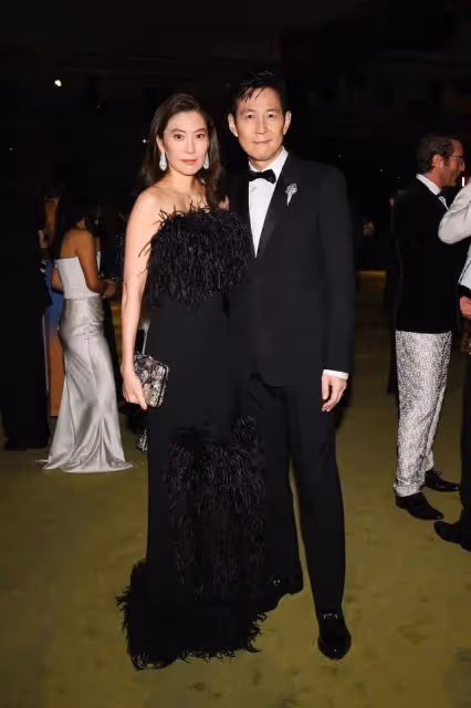 52歲李政宰與女財閥海邊嬉戲!林世玲穿比基尼身材火辣
