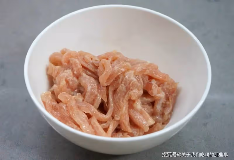 無論炒什麼肉,切記不要直接下鍋,教你一招,嫩滑不柴,鮮香好吃