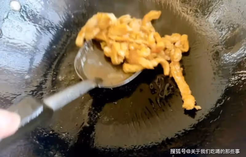 無論炒什麼肉,切記不要直接下鍋,教你一招,嫩滑不柴,鮮香好吃