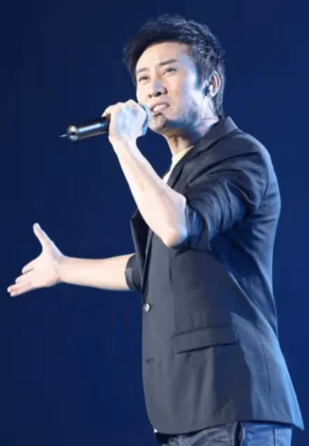 歌手江濤:妻子打工支持他唱歌,成名後寵愛妻子,孝順岳母