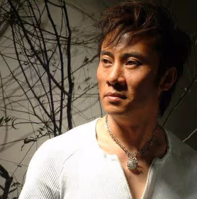 歌手江濤:妻子打工支持他唱歌,成名後寵愛妻子,孝順岳母