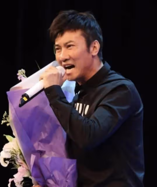 歌手江濤:妻子打工支持他唱歌,成名後寵愛妻子,孝順岳母
