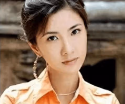當年她敗壞了印小天的名聲,藉此走紅嫁給導演,如今怎麼樣了