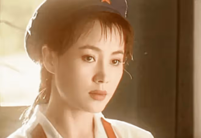 她生完兒子就被丈夫打爛鼻子，離婚後爆紅全國身價上億，如今過得怎麼樣了？