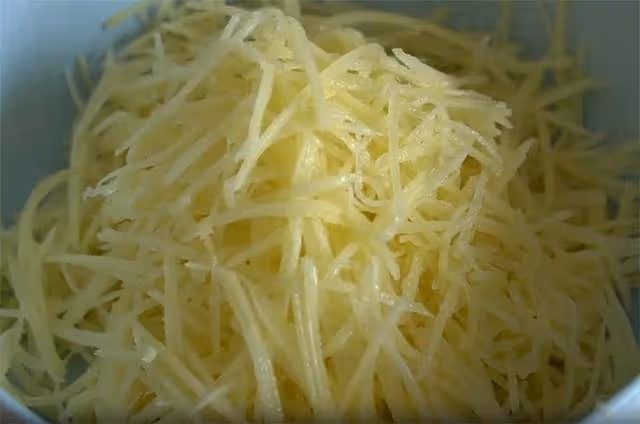 北方特色麵食「水烙饃」,一次這樣做10張,比紙還薄,拿肉都不換