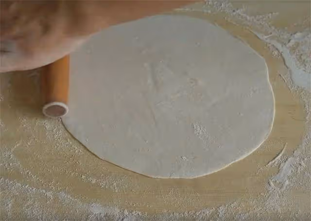 北方特色麵食「水烙饃」,一次這樣做10張,比紙還薄,拿肉都不換